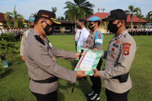 28 Personil Polres Mura Terima Penghargaan