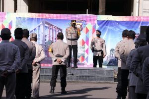 Kapolda Sumsel Irjen Pol Prof.Dr.Eko Indra Heri S. M. Pimpin Apel Personel Polda Sumsel