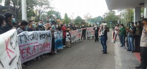 FKPB Gelar Aksi Demo Didepan Kantor Walikota Palembang Tuntut Keadilan