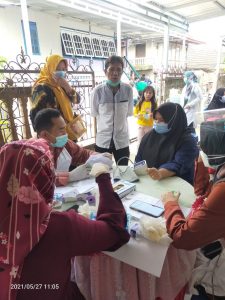 Kelurahan 5 Ulu Rt 57 Lakukan Vaksinasi 50 Lansia