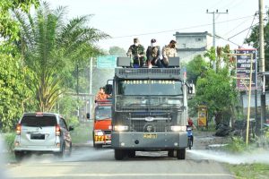 Kodim 0406 Kapolres Mura dan Pemkab Mura Gelar Penyemprotan Disinfektan Wilayah Megang Sakti