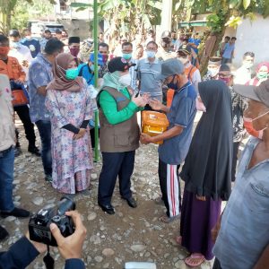 Bupati Mura Hj Ratna Machmud Beri Bantuan Warga Yang Terdampak Banjir