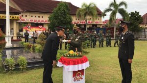 HUT Bhayangkara ke 75 Kapolres Musi Rawas Potong Tumpeng Bersama Dandim 0406 Lubuklinggau