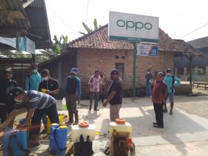 Putus Mata Rantai Covid-19 Pemdes Peninjauan Lakukan penyemprotan