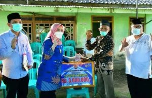 Bupati Mura Serahkan Santunan Kematian di Desa Paduraksa Kecamatan STL Ulu Terawas