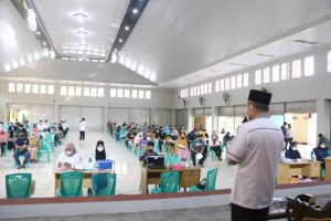 SEKDA OKU Dr. Drs. Ir. H. Achmad Tarmizi, SE, SH, MT, M.Si, MH, M.Pd, Ph.D., Hadiri Acara Vaksinasi Massal Berserta OPD Terkait