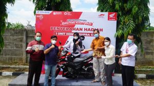 Setelah Donor Darah Revita Nadhea Sari Bawa Pulang Door Prize Supra GTR