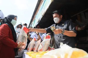 Stabilkan Harga Bahan Pokok, Herman Deru Gelar Operasi Pasar