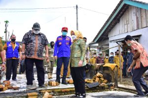 Bupati Musi Rawas Salurkan Bantuan Korban Kebakaran ke Desa Petran Jaya