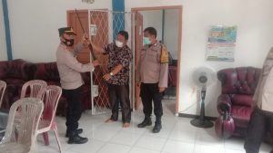 Sosialisasi Efektif, Kepala Desa Lubuk Ngin Serahkan Senpi ke Babinkamtibmas