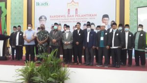 PP IKADI Anugarahi Herman Deru Penghargaan Tokoh Nasional Peduli Dakwah Islam Rahmatan Lil’Alamin