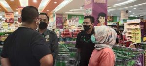Anggota DPRD Sherli dan Arie Sidak,  Supermarket JM Lubuklinggau “Ada Main”