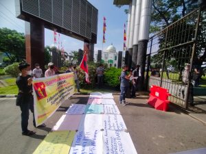 Pertanyakan Dugaan KKN, Massa Aksi JAKOR Gelar Aksi di Kejati Sumsel