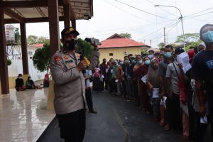 Pencairan BTPKLWN Tahap ll, Polres Mura Beri Pelayanan Khusus Bagi Lansia