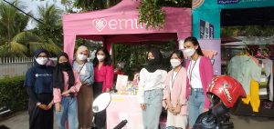 Berbagi Takjil, Emina Gelar Open Donasi Baju Layak Pakai 