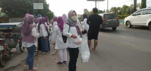 Perempuan Bangsa se- Indonesia dan Partai PKB Berbagi Takjil Kepada Masyarakat 