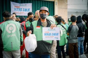 Ratusan Driver Ojek Online Terima Zakat dari Global Zakat ACT Palembang