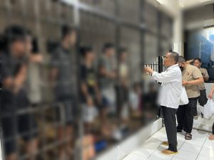 Kasat Reskrim Berbagi Takjil Dan Yasin Sasar Tahanan