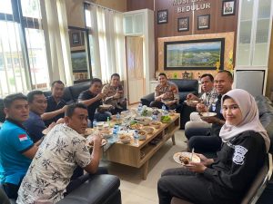 Jalin Kedekatan, Kapolres Mura Makan Bersama Bareng Anggota
