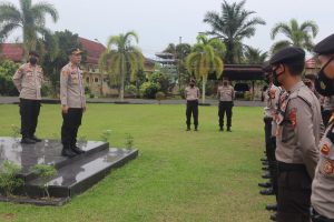 Wakapolres Mura Cek Pergantian Pos Penjagaan Dan Apel Bersama