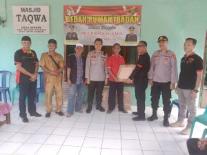 Peringati HUT Bhayangkara ke 76, Polres Mura Bedah Rumah Masyarakat