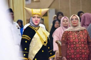 Hj Ratna Machmud Dinobatkan Bundo Kanduang Oleh IKM 