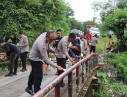 Dukung Program Asta Cita, Polres Musi Rawas Renovasi Jembatan Besi Sungai Pring 