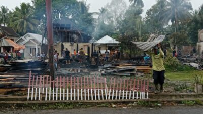 Kebakaran di Desa Muara Danau Lahap 6 Buah Rumah, Menyisakan Duka Mendalam 
