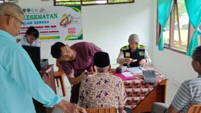Bahagia Lansia Tugumulyo Mendapat Pengobatan Gratis dan Tali Asih Dari Polres Mura 